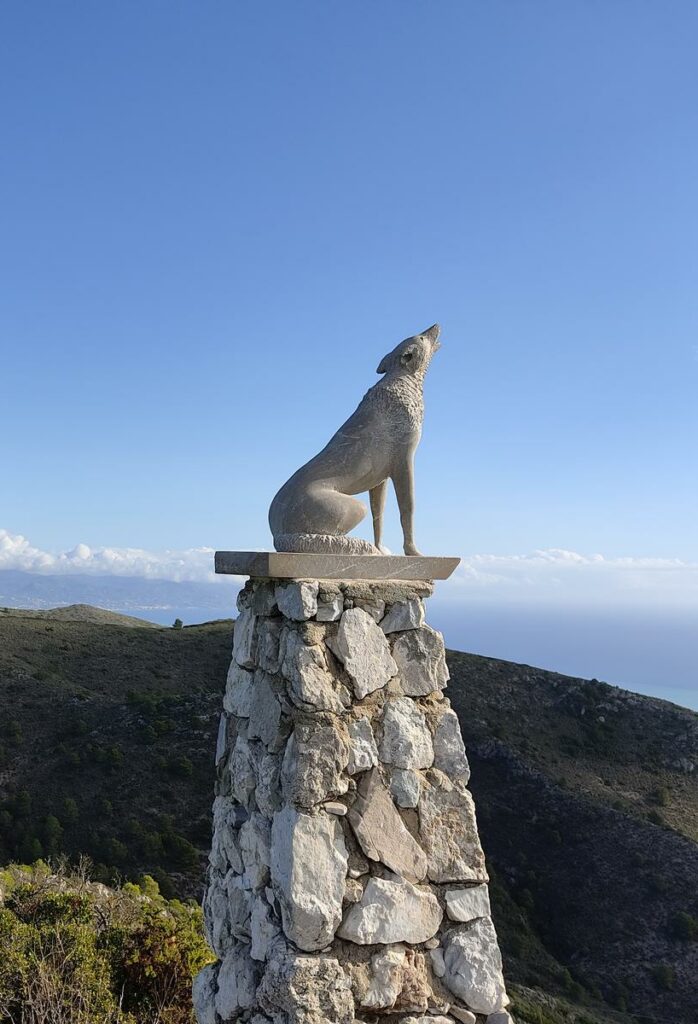 Ruta turística en benalmadea del cerro del lobo